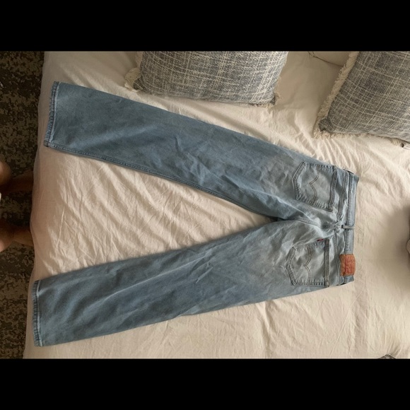 Men’s Light wash Levi’s - Picture 2 of 4